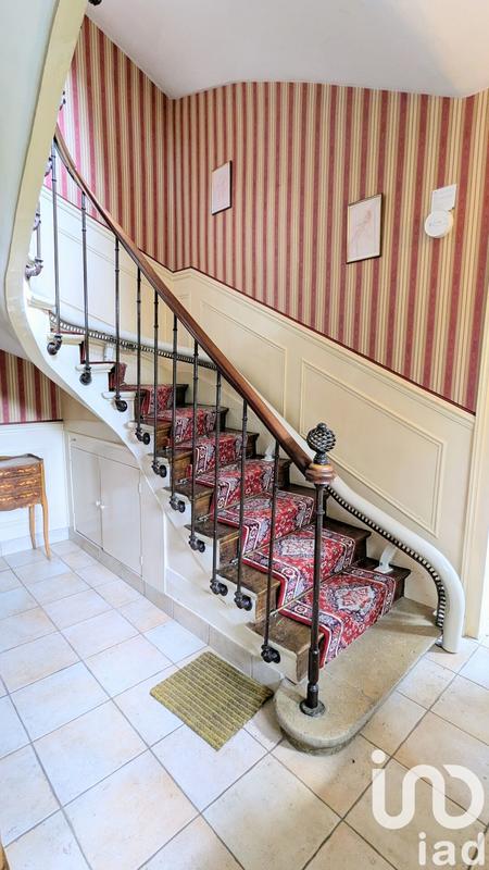 Maison - 203 m² - 8 pièces