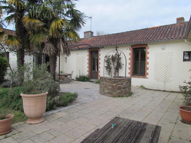 Maison - 205 m² - 10 pièces