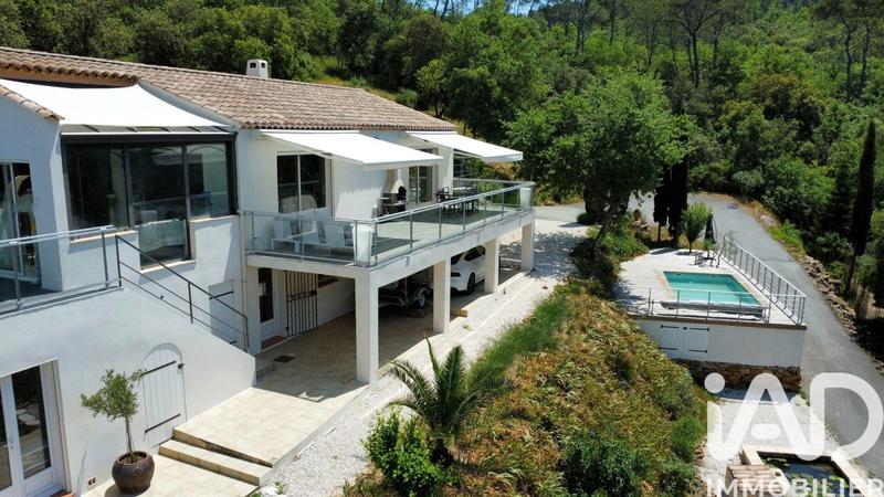 Maison - 230 m² - 8 pièces