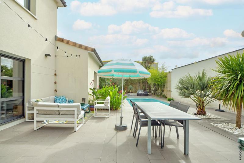 Maison - 216 m² - 6 pièces