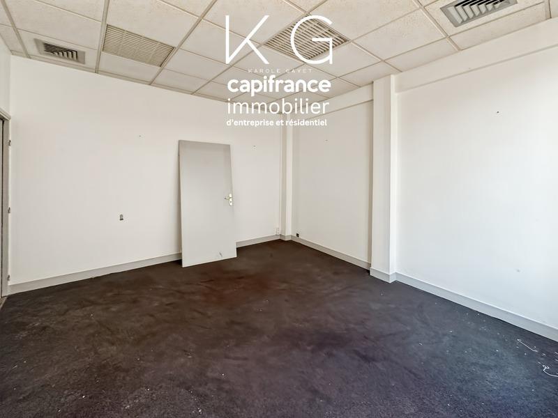 Local commercial - 140 m² - 9 pièces