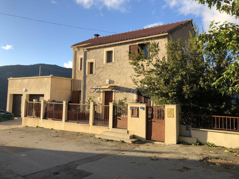 Maison - 327 m² - 11 pièces