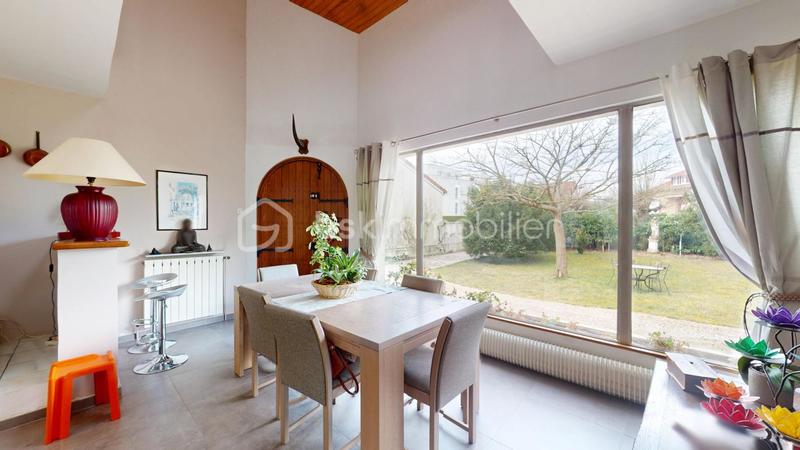 Maison - 204 m² - 7 pièces