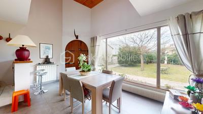 Maison - 204 m² - 7 pièces