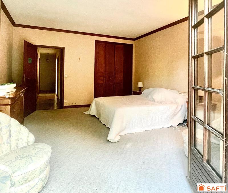 Maison - 204 m² - 8 pièces