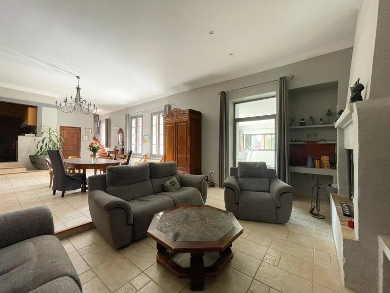 Maison - 350 m² - 10 pièces