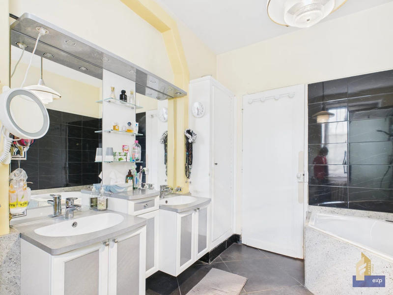 Duplex - 314 m² - 10 pièces