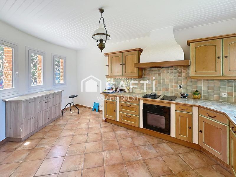 Maison - 220 m² - 9 pièces