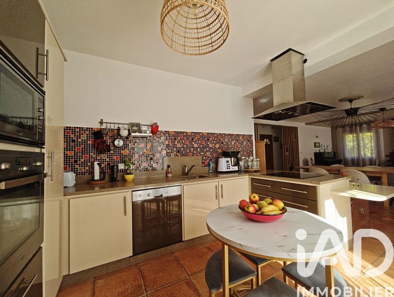 Maison - 200 m² - 7 pièces