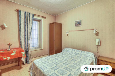 Local commercial - 1 097 m² - 22 pièces