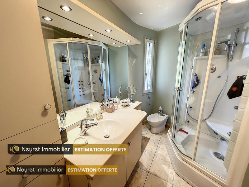 Villa - 225 m² - 8 pièces