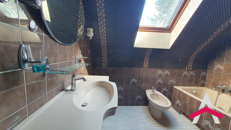 Maison - 196 m² - 7 pièces