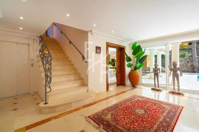 Villa - 256 m² - 10 pièces
