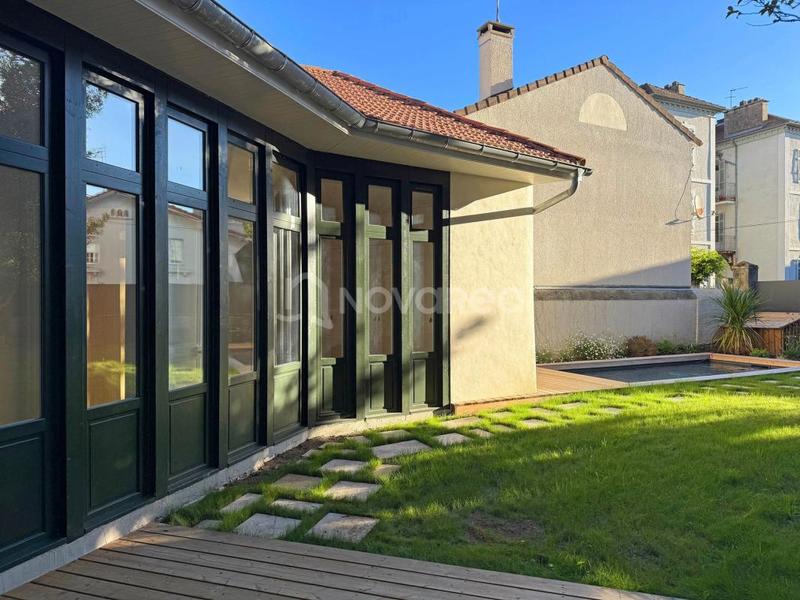 Maison de ville - 247 m² - 7 pièces