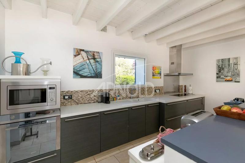 Maison - 270 m² - 10 pièces