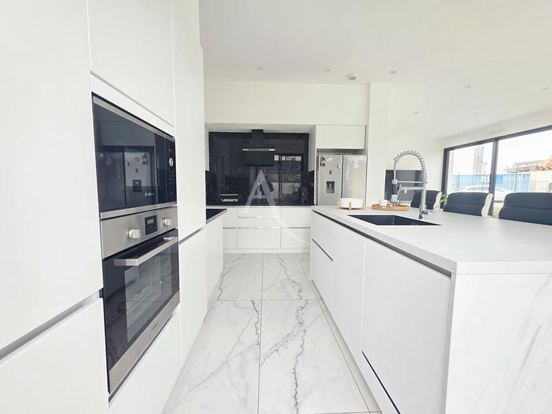 Maison - 157 m² - 6 pièces