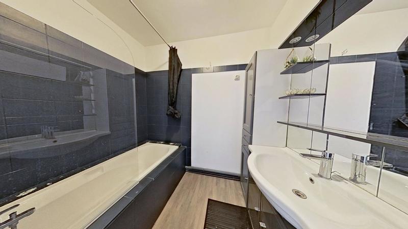 Appartement - 81 m² - 4 pièces