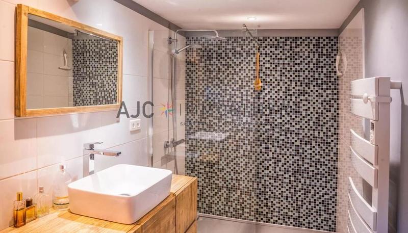 Propriété - 306 m² - 9 pièces