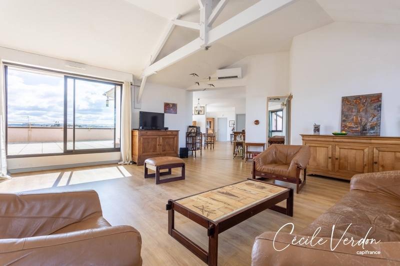 Appartement - 192 m² - 8 pièces