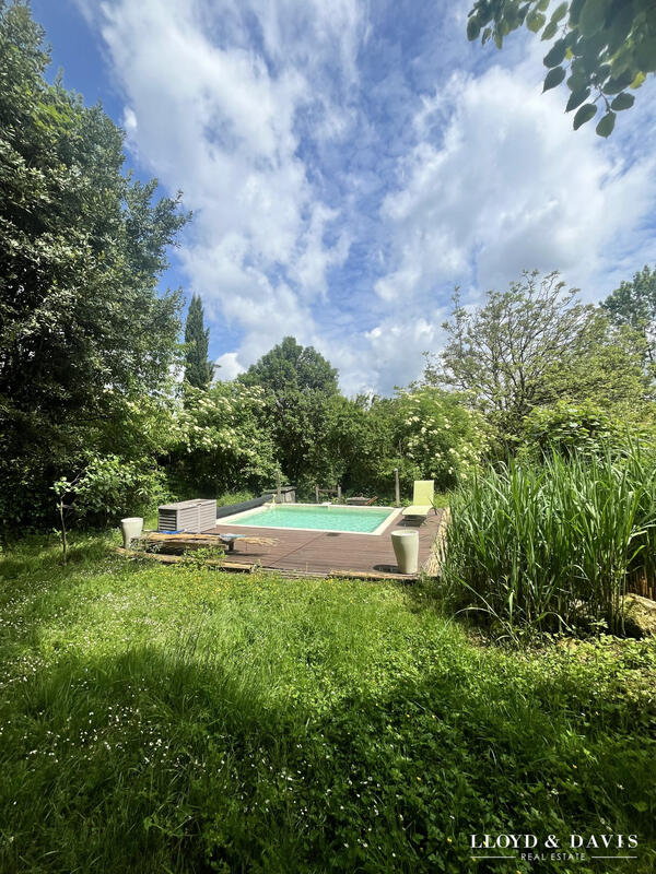 Maison - 323 m² - 10 pièces