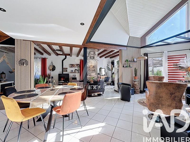 Maison - 201 m² - 9 pièces