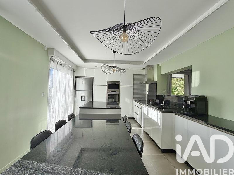 Maison - 217 m² - 8 pièces