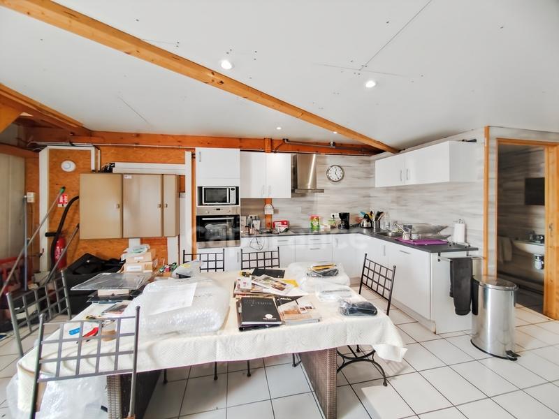 Local commercial - 366 m² - 3 pièces