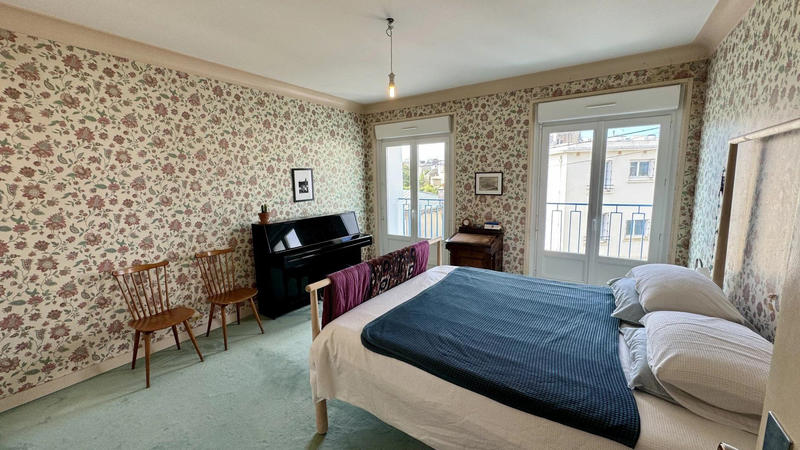 Maison - 215 m² - 10 pièces