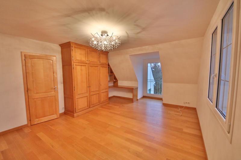 Maison - 211 m² - 10 pièces