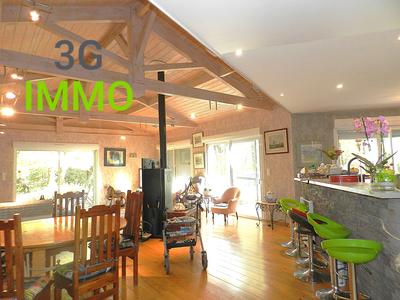 Maison - 180 m² - 5 pièces