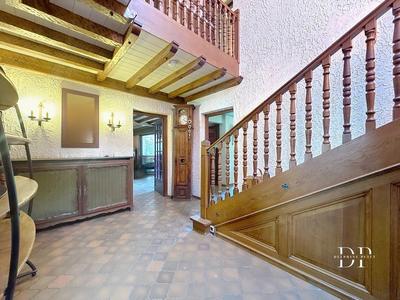 Maison - 237 m² - 8 pièces