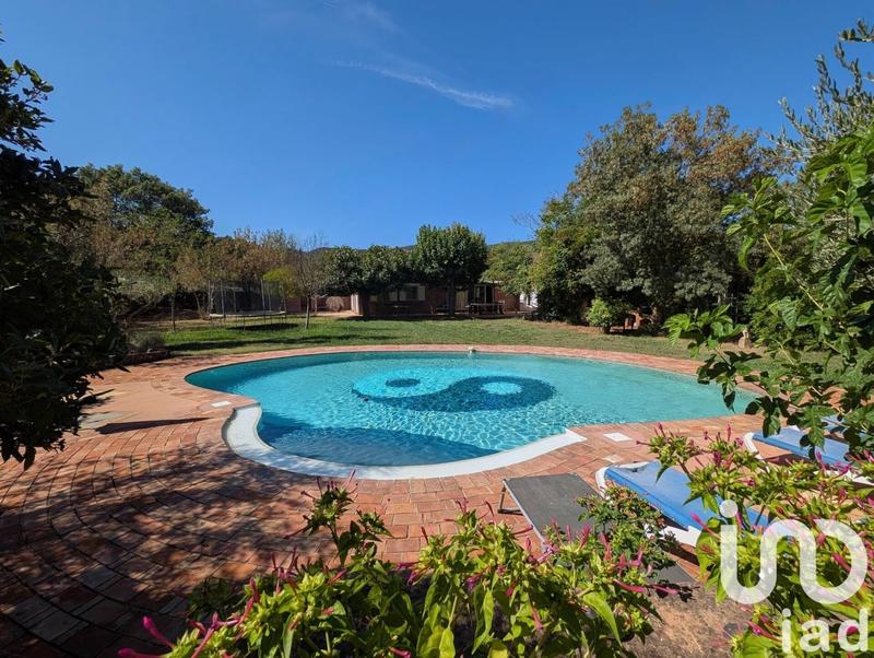 Maison - 200 m² - 7 pièces