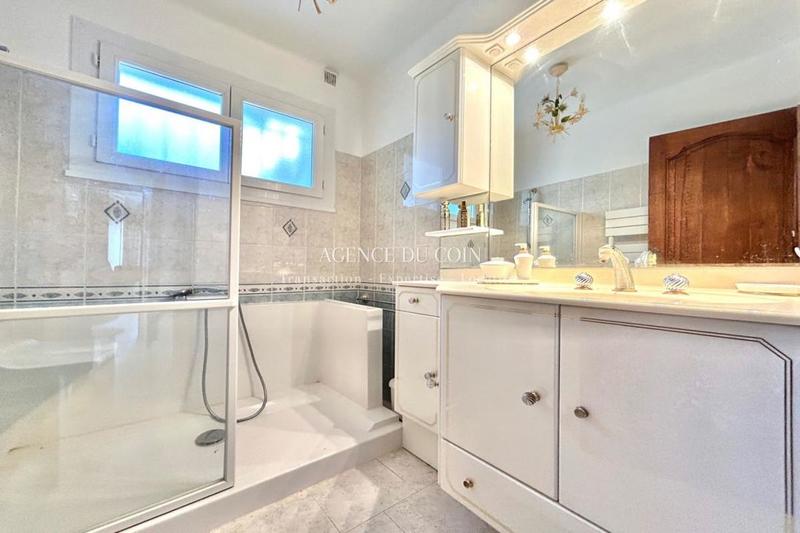 Maison traditionnelle - 180 m² - 7 pièces