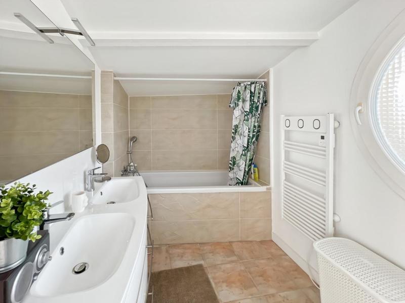 Maison - 180 m² - 7 pièces