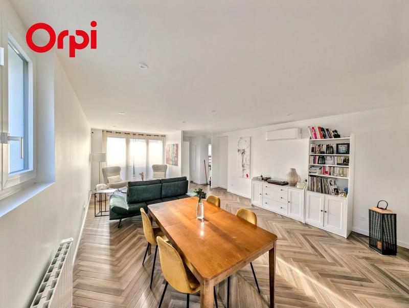 Maison - 250 m² - 8 pièces