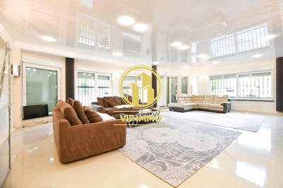 Maison - 241 m² - 6 pièces