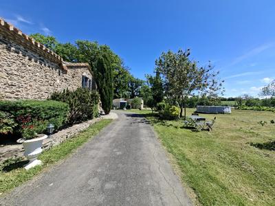 Propriété - 331 m²