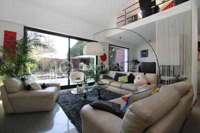 Maison - 205 m² - 7 pièces