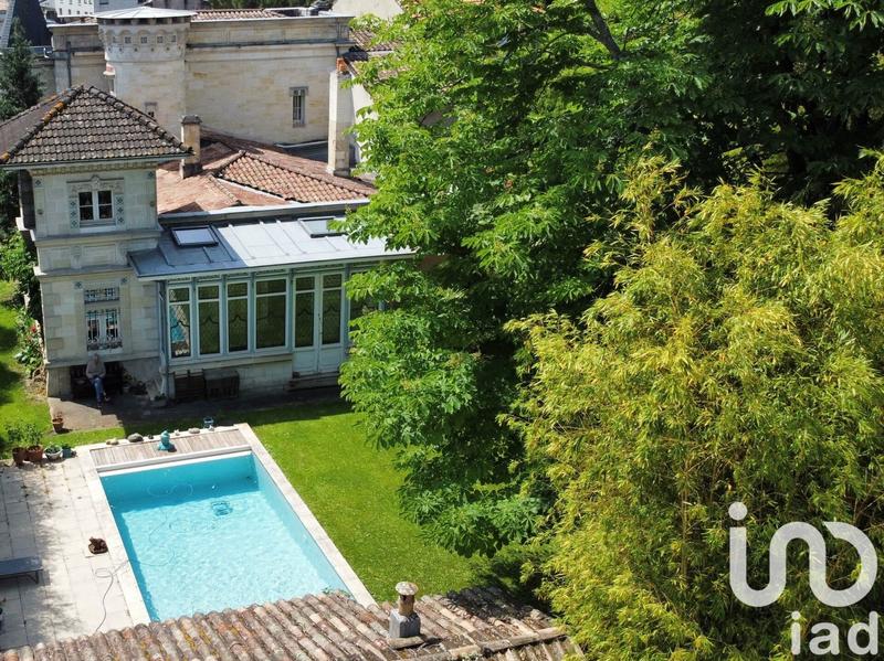 Maison - 306 m² - 9 pièces