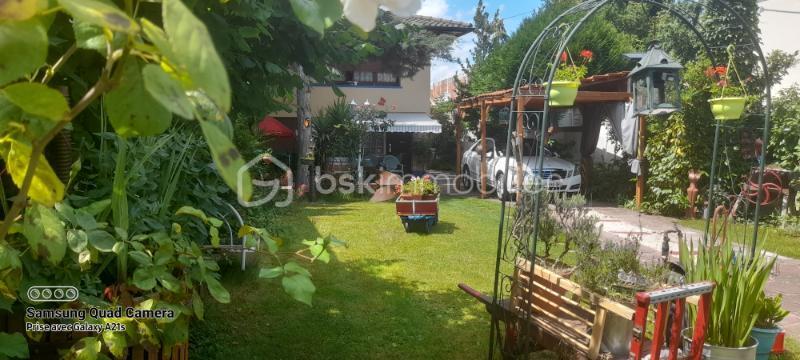 Pavillon - 230 m² - 8 pièces