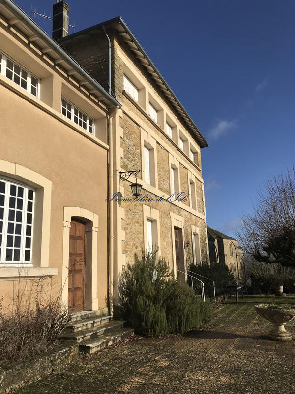 Maison - 550 m² - 21 pièces