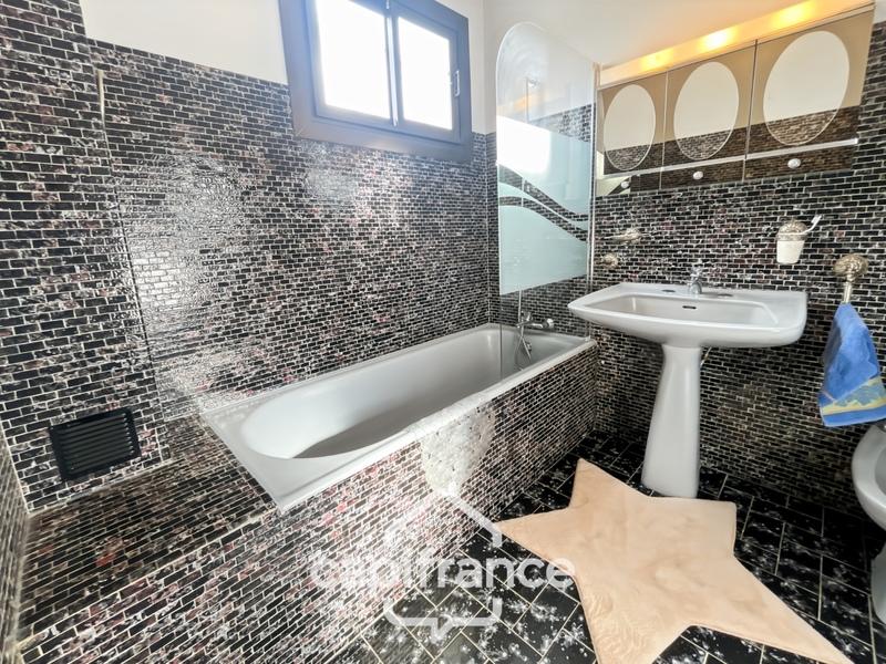 Maison - 200 m² - 6 pièces