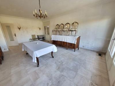 Maison traditionnelle - 255 m² - 11 pièces