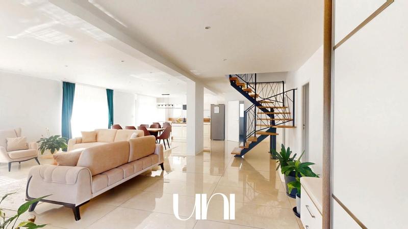 Maison - 200 m² - 7 pièces