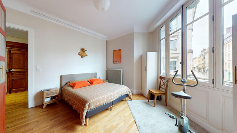 Appartement - 218 m² - 9 pièces