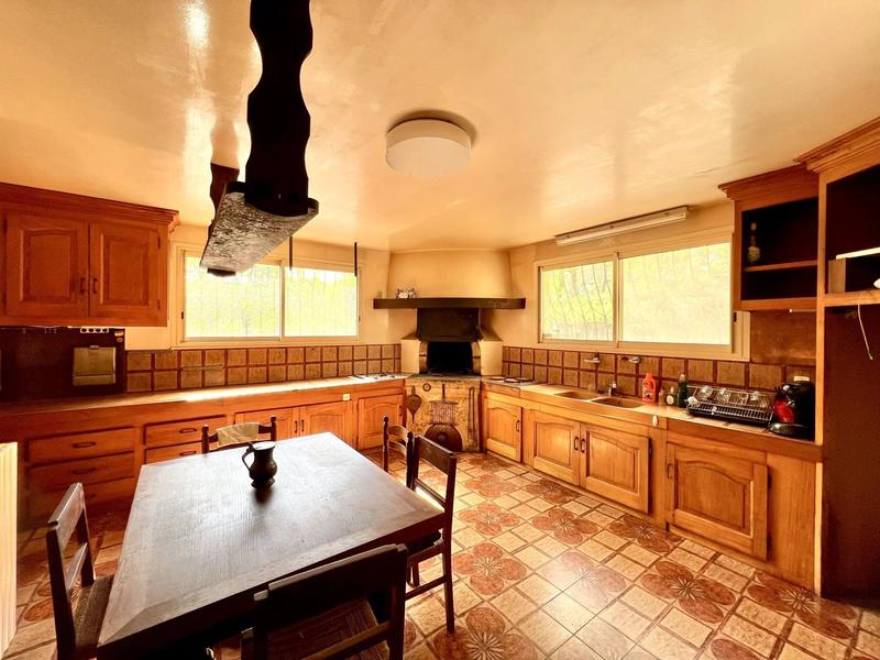 Maison - 275 m² - 11 pièces