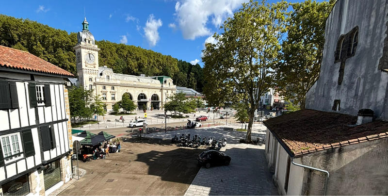 Maison - 260 m² - 11 pièces