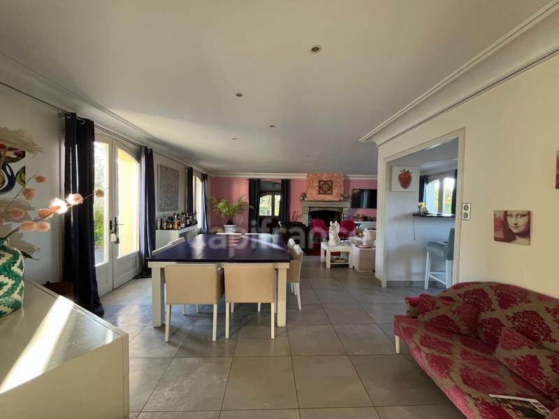 Propriété - 400 m² - 10 pièces