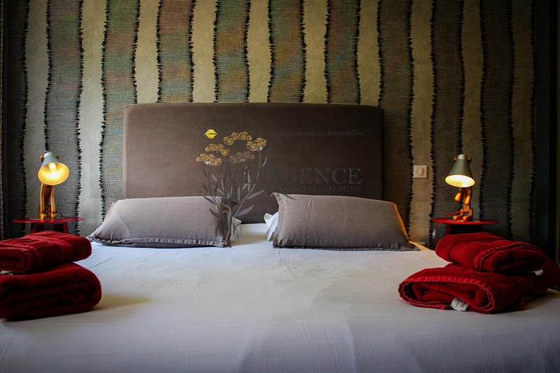 Maison - 215 m² - 8 pièces