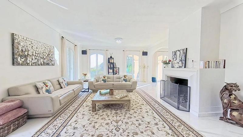 Villa - 222 m² - 6 pièces